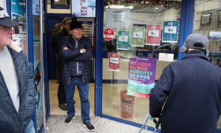 Dos encapuchados atracan a punta de pistola una administración de lotería en Lugo y roban 400.000 euros |  España