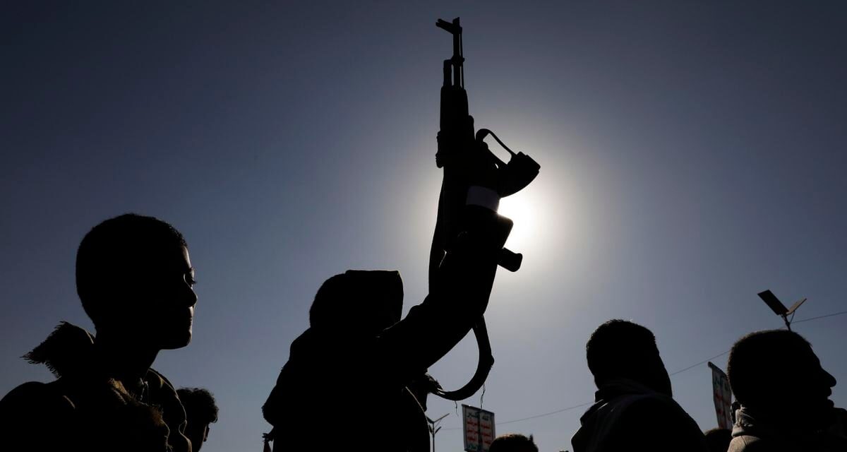 EE UU y el Reino Unido lanzan ataques aéreos contra varias ciudades controladas por rebeldes hutíes de Yemen |  internacional