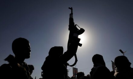 EE UU y el Reino Unido lanzan ataques aéreos contra varias ciudades controladas por rebeldes hutíes de Yemen |  internacional