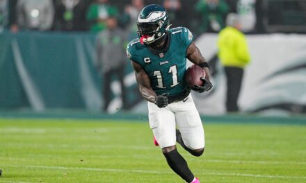 Eagles WR AJ Brown descartado contra Buccaneers por lesión en la rodilla
