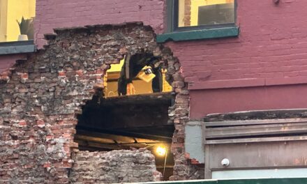 El colapso parcial del muro en SoHo afecta el tráfico y las empresas