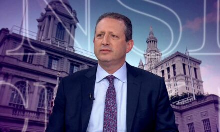 El contralor de la ciudad analiza el presupuesto municipal propuesto por el alcalde Adams