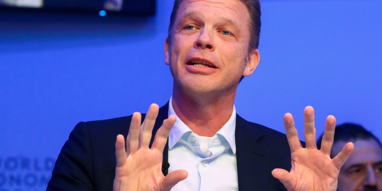El director ejecutivo de Deutsche Bank dice que las adquisiciones no son una "prioridad" mientras aumentan los rumores sobre Commerzbank