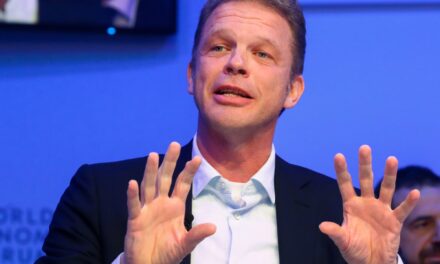 El director ejecutivo de Deutsche Bank dice que las adquisiciones no son una "prioridad" mientras aumentan los rumores sobre Commerzbank