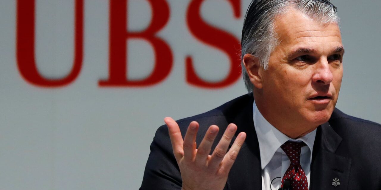 El director general de la UBS dice que el público suizo está "adoctrinado" a preocuparse por el balance del banco
