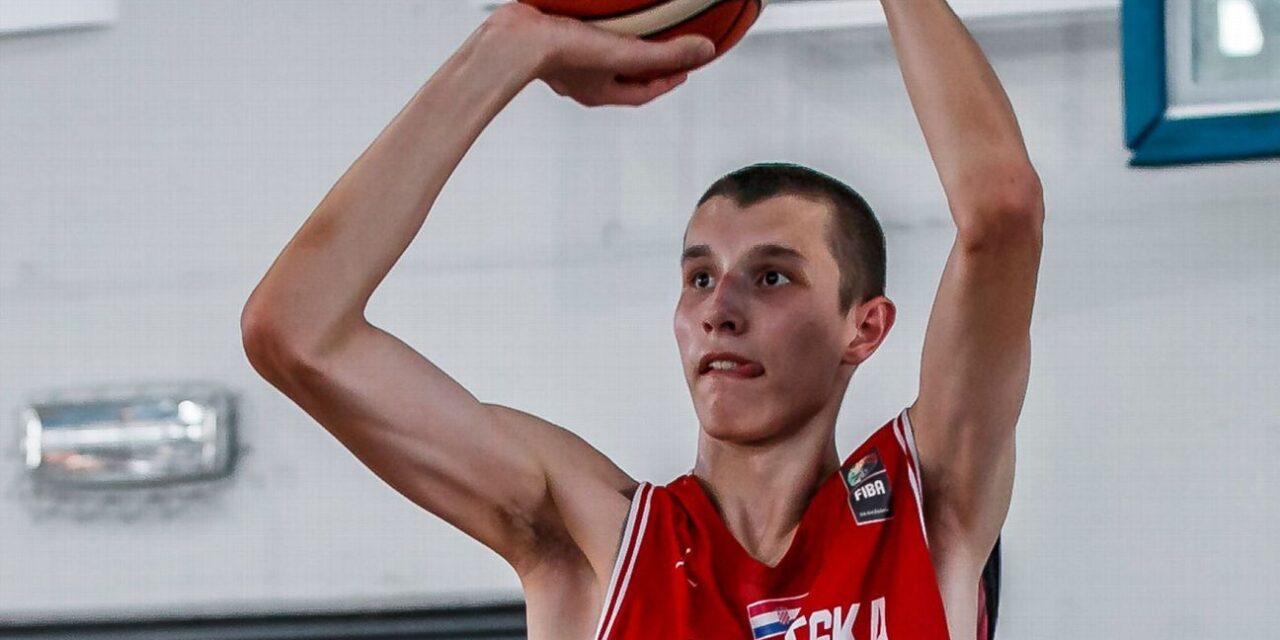 El estudiante de primer año de Kentucky, Zvonimir Ivisic, autorizado para jugar por la NCAA