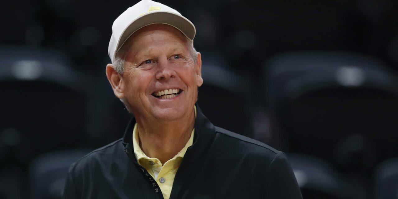 El ex All-Star de la NBA Danny Ainge ve demanda de jugadores internacionales
