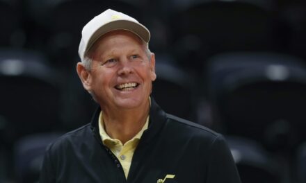 El ex All-Star de la NBA Danny Ainge ve demanda de jugadores internacionales
