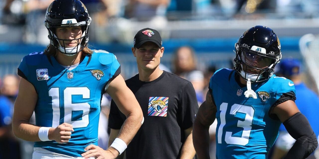 El mariscal de campo de los Jaguars, Trevor Lawrence, y el WR Christian Kirk están listos para practicar