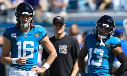 El mariscal de campo de los Jaguars, Trevor Lawrence, y el WR Christian Kirk están listos para practicar