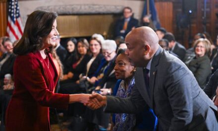 El presidente de la Asamblea de Nueva York, Carl Heastie, habla sobre cómo trabajar con Hochul