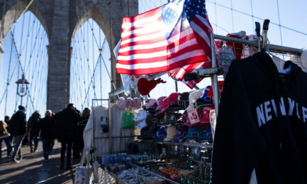 El puente de Brooklyn ya no está a la venta ni para vender souvenirs
