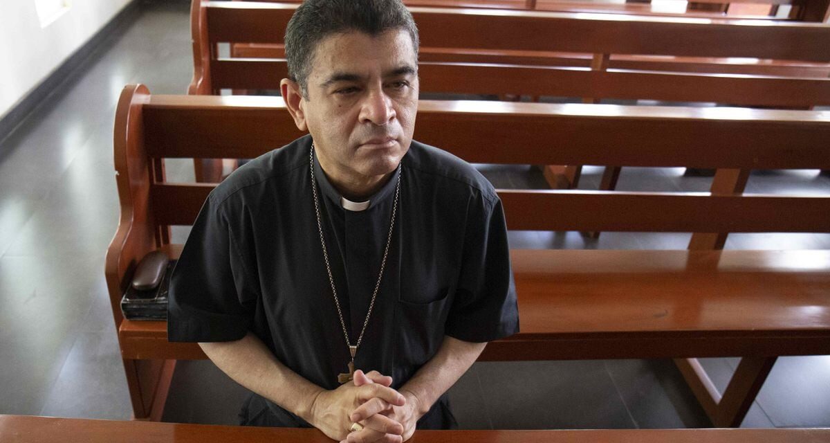 El régimen de Ortega y Murillo expulsa al obispo Rolando Álvarez ya los sacerdotes y seminaristas que mantenían en prisión |  internacional