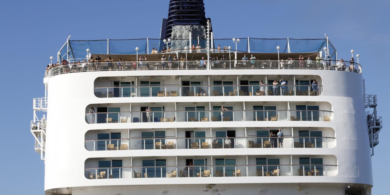 El sur dominicano estrena puerto con llegada del primer crucero