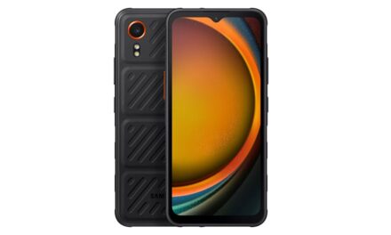 El teléfono inteligente más duradero de Samsung recibe una valiosa actualización: con una cámara de 50 megapíxeles, batería extraíble y un puerto de audio