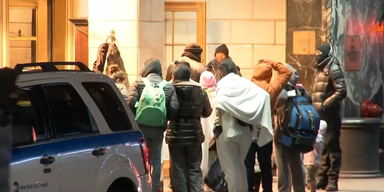 El vicealcalde promete tomar medidas enérgicas contra los autobuses que trasladan a inmigrantes a Nueva York