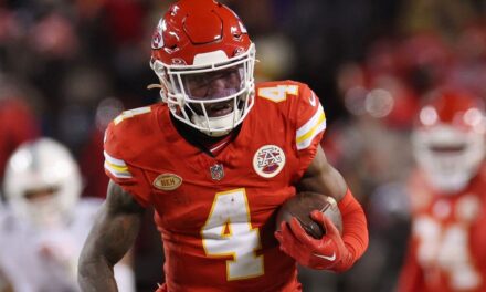 En temperaturas bajo cero, la WR Rashee Rice tiene 130 yardas recibidas en la victoria de los Chiefs sobre los Dolphins