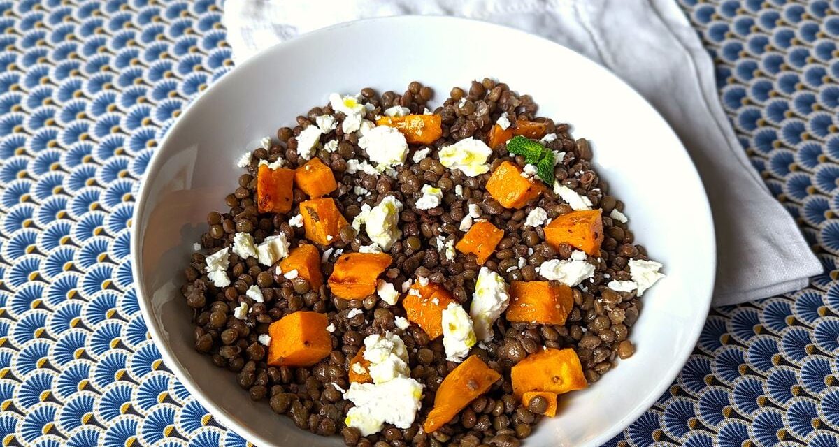 Ensalada de tibia de lentejas, boniato y queso feta |  El Comidista |  gastronomia