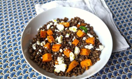 Ensalada de tibia de lentejas, boniato y queso feta |  El Comidista |  gastronomia