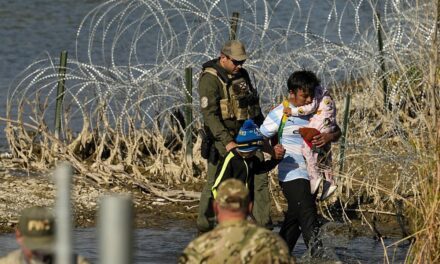 Estados Unidos ve una caída en los cruces fronterizos ilegales