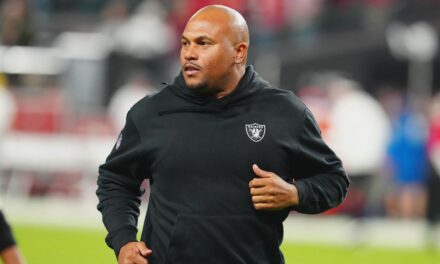 Fuentes: Antonio Pierce, principal candidato para el puesto de Raiders