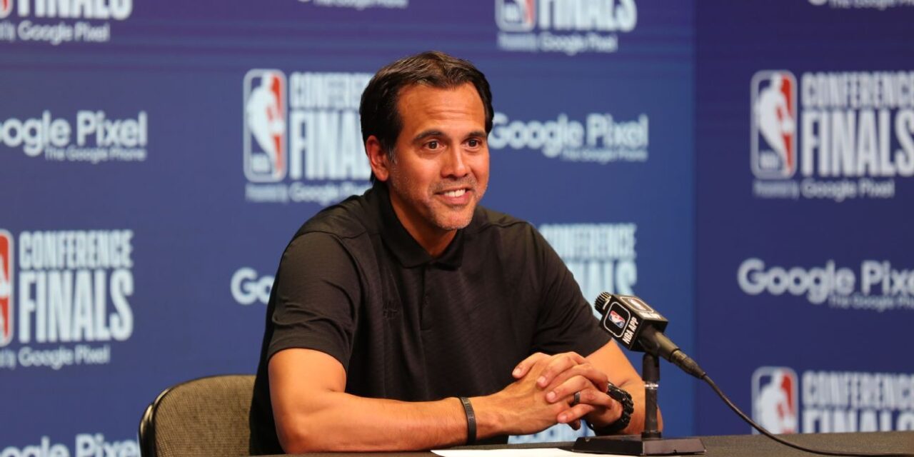 Fuentes: Heat extiende a Erik Spoelstra con contrato récord de 8 años y $120 millones