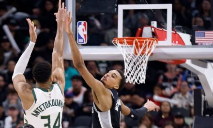 Giannis Antetokounmpo de los Bucks cautivó después de la primera batalla con Victor Wembanyama de los Spurs