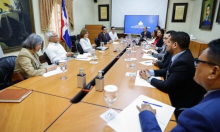 Gobierno anuncia relanzamiento del programa sobre salud escolar |  AlMomento.net