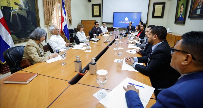 Gobierno anuncia relanzamiento del programa sobre salud escolar |  AlMomento.net