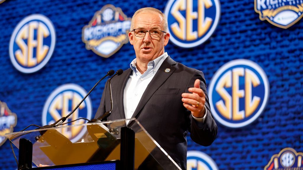 Greg Sankey "decepcionado" por la reacción violenta a la clasificación final de la CFP