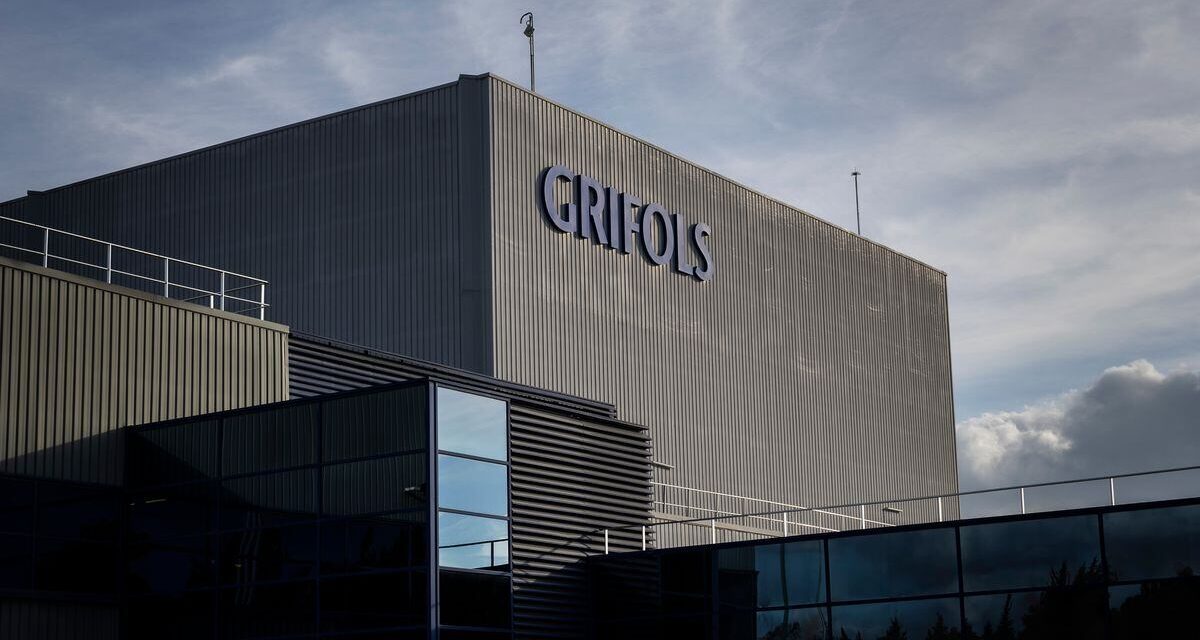 Grifols afirma que la venta del 20% de Shanghai Raas a Haier sigue en pie pese al desplome en Bolsa |  Economía
