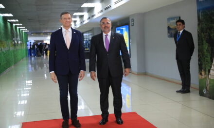 Guatemala recibe canciller de República Dominicana Roberto Álvarez Gil
