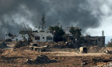 Hezbollah dispara una andanada de cohetes contra Israel mientras Blinken organiza un nuevo impulso para reducir la escalada