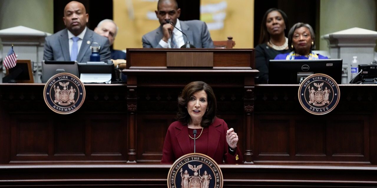 Hochul hace un llamamiento a la clase trabajadora en discurso sobre el Estado del Estado