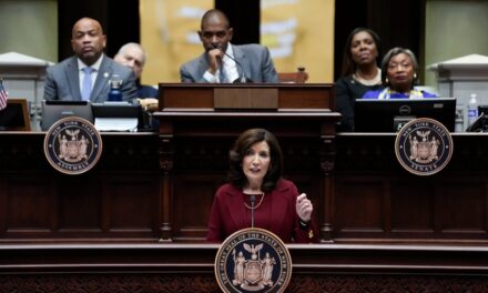 Hochul hace un llamamiento a la clase trabajadora en discurso sobre el Estado del Estado