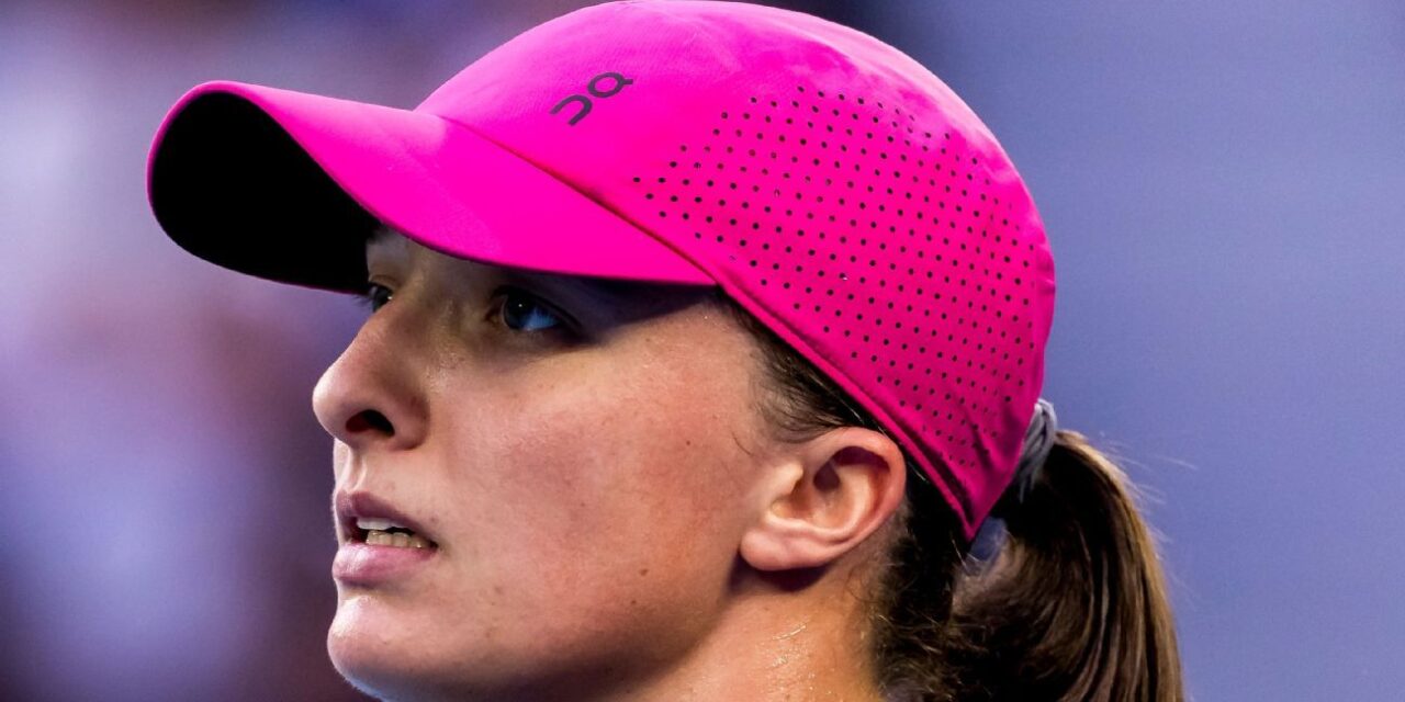 Iga Swiatek, mejor clasificada, pierde ante Linda Noskova en el Abierto de Australia