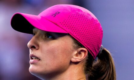 Iga Swiatek, mejor clasificada, pierde ante Linda Noskova en el Abierto de Australia