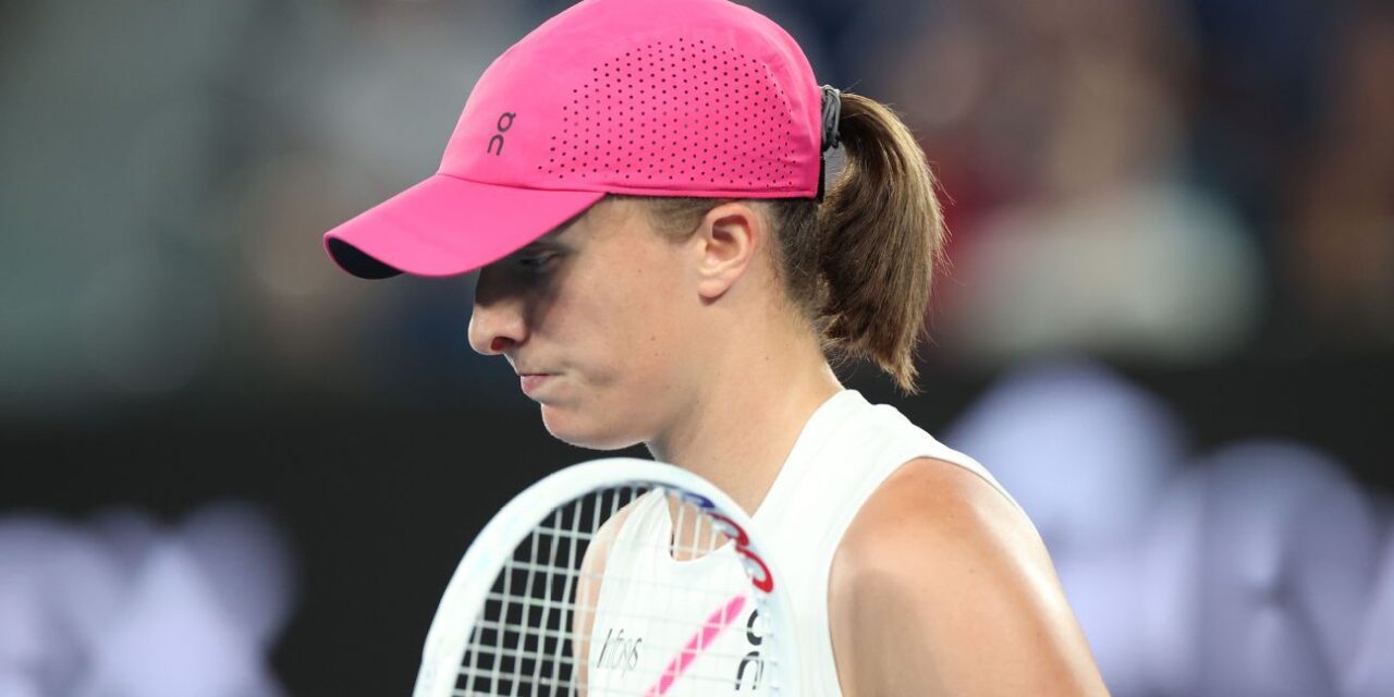 Iga Swiatek sobrevive al susto, Jessica Pegula cae en el Abierto de Australia