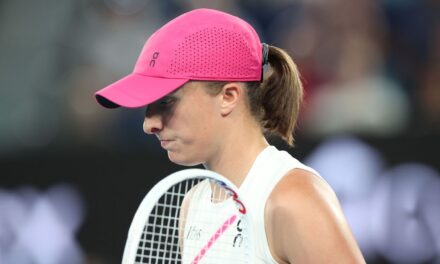 Iga Swiatek sobrevive al susto, Jessica Pegula cae en el Abierto de Australia
