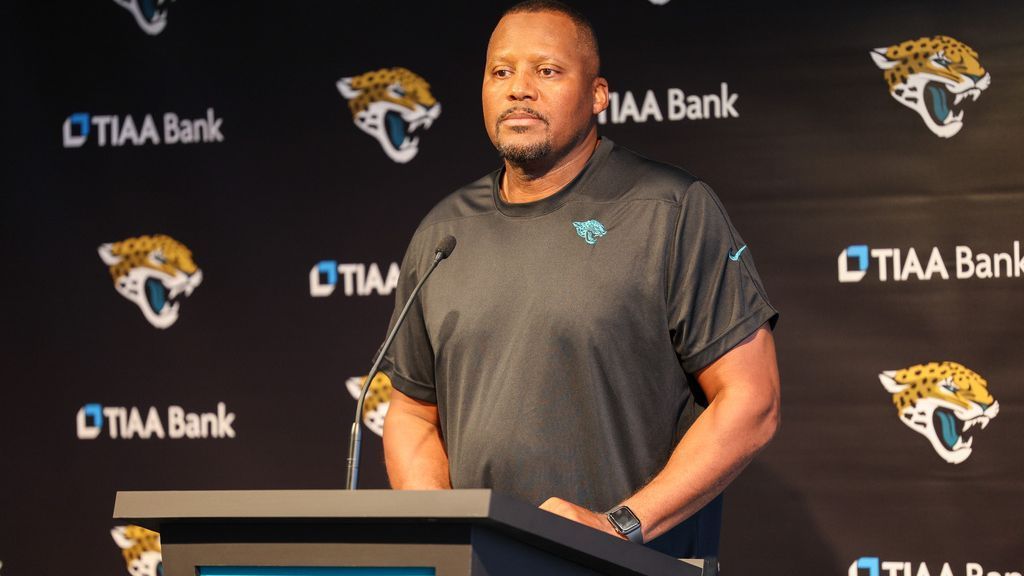 Jaguars despiden al coordinador defensivo Mike Caldwell y a sus asistentes