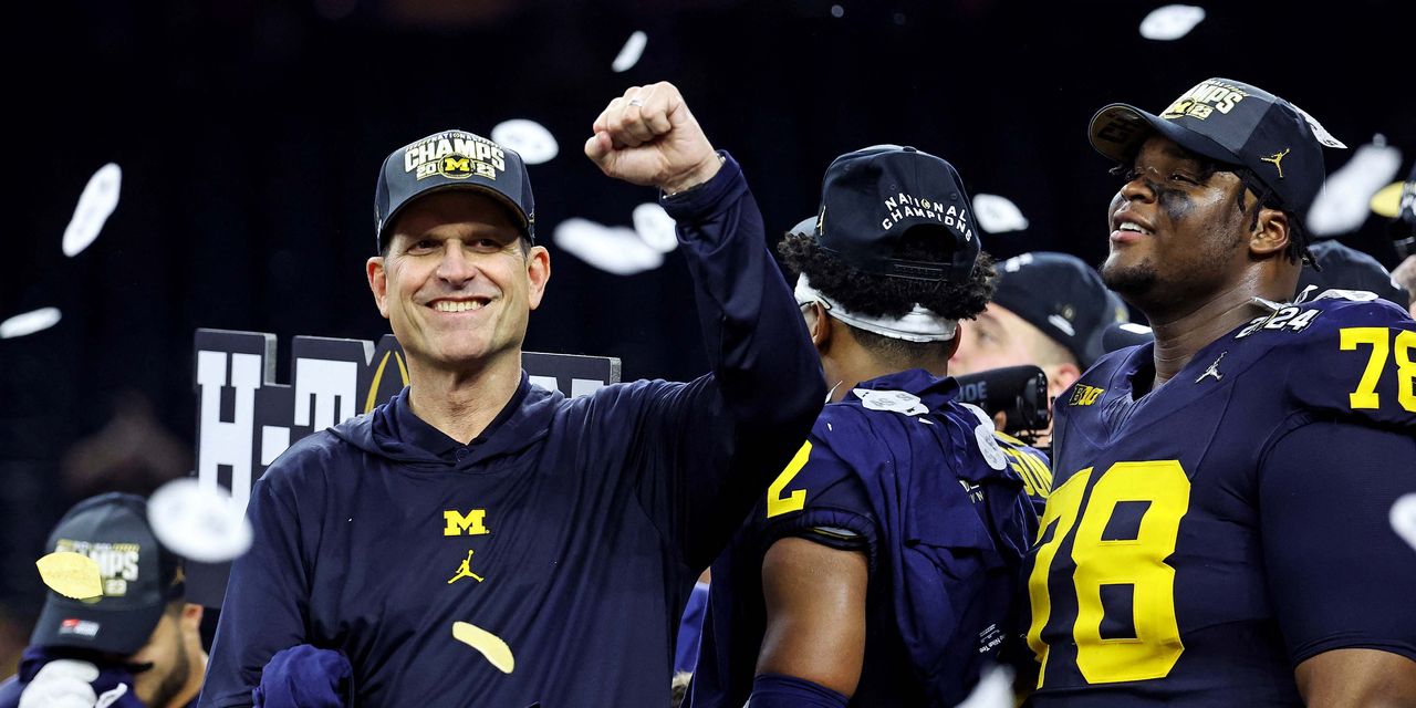 Jim Harbaugh llevó Michigan a la cima de la montaña.  No debería marcharse.