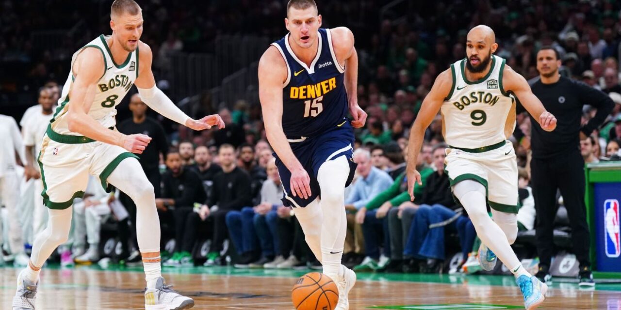 Jokic y Murray ayudan a los Nuggets a acabar con el jonrón invicto de los Celtics