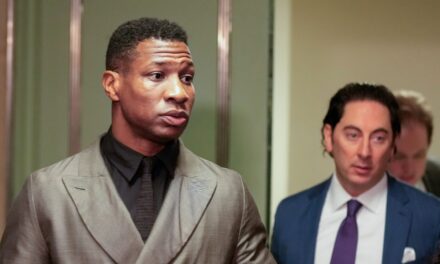 Jonathan Majors 'conmocionado' por el veredicto del caso de agresión