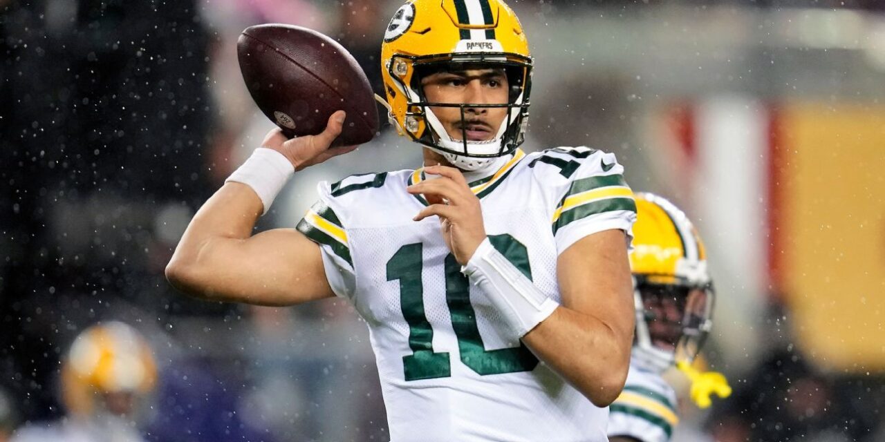Jordan Love de los Packers se conecta con Bo Melton y Tucker Kraft para touchdowns