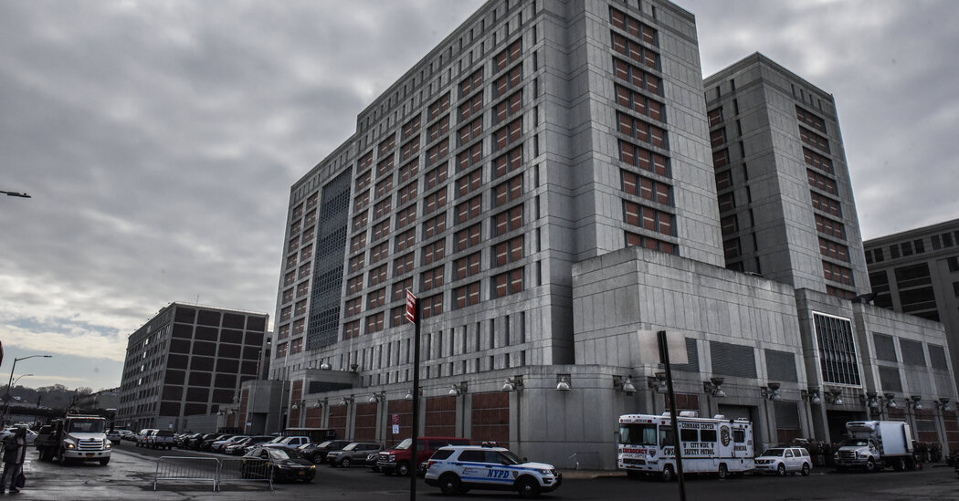 Juez se niega a enviar al acusado en caso de drogas a la conflictiva cárcel de Brooklyn