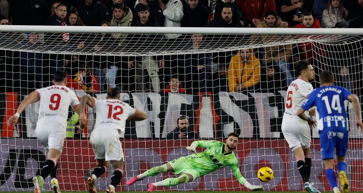 La Federación y LaLiga hacen públicos los audios del VAR por primera vez en España: “El impacto es por detrás, de lleno sobre el delantero” |  Fútbol |  Deportes
