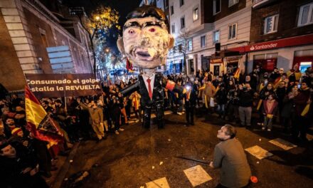 La Fiscalía de la Audiencia Nacional abre una investigación por los golpes a un muñeco de Sánchez |  España
