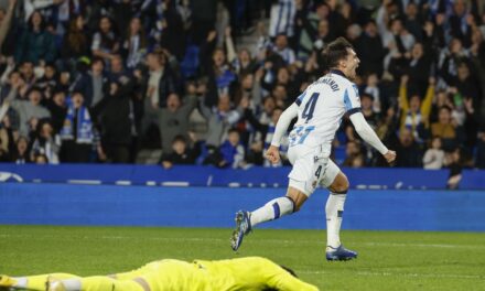 La Real rescata un punto frente al Alavés en el descuento |  Fútbol |  Deportes