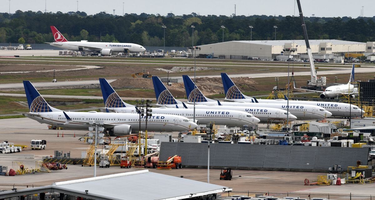 La UE confirma que ningún avión europeo está afectado por la inmovilización del Boeing 737-9 MAX accidentado |  Economía