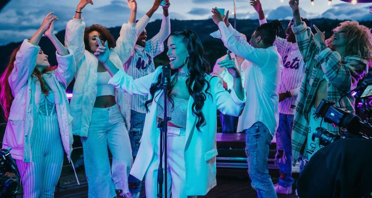 La artista dominicana Xofi inicia el 2024 con “Trukito”, una cumbia urbana